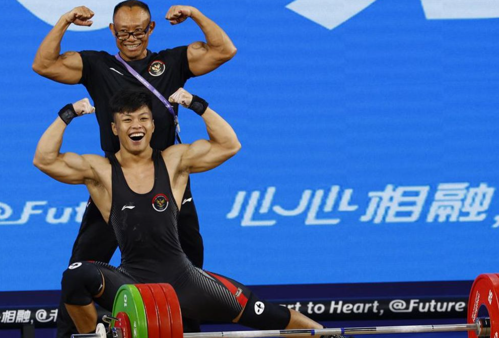 Waw ! Pecahkan Rekor Dunia, Rahmat Erwin Raih Emas Angkat Besi di Asian Games 2022   