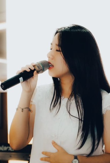 Joanna Andrea Rilis Lagu “Dinikmati Saja”, Angkat Kisah Bertahan di Masa Sulit