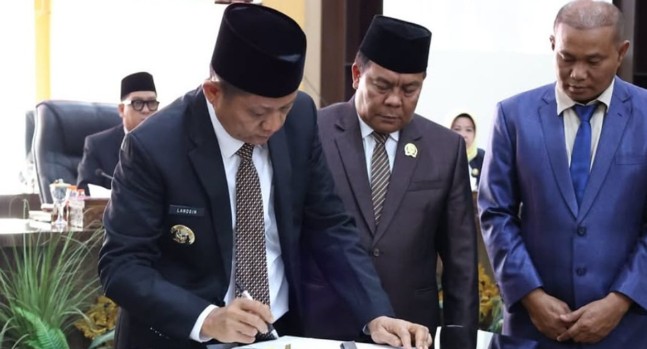 DPRD OKU Timur Sahkan Perubahan APBD 2025