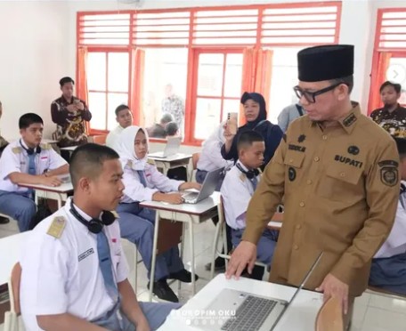 Tinjau SRMA 45, Komitmen Majukan Pendidikan dan Dukung Program Nasional