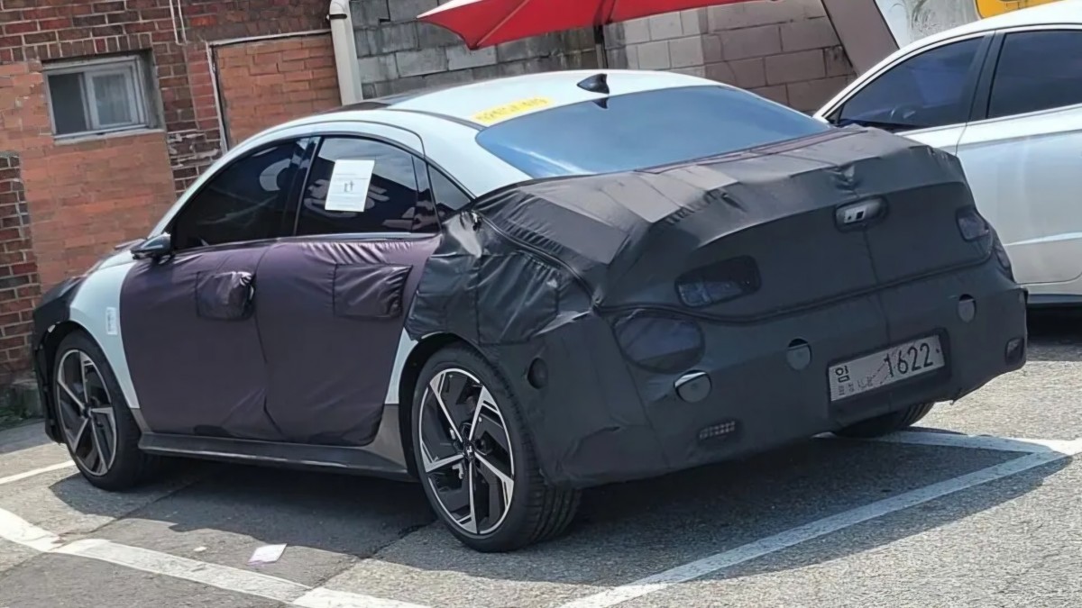 Hyundai IONIQ 6 N Tampil Perdana di Korea Selatan Melalui Spy Shots