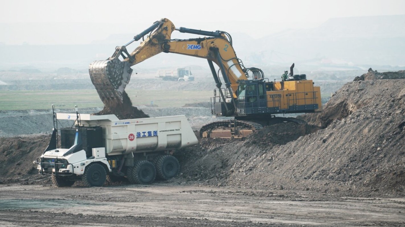 China Luncurkan Truk Tambang Listrik Tanpa Sopir Terbanyak di Dunia