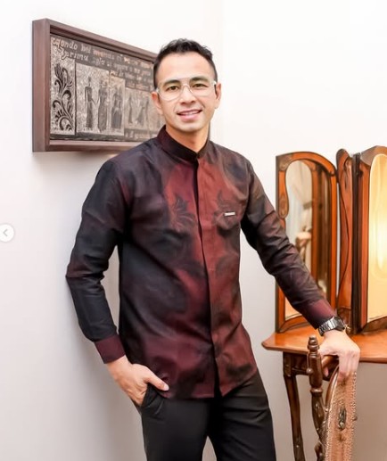 Raffi Ahmad Bantu Ringankan Beban Pak Tarno yang Sakit