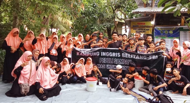 English Camp di Bank Sampah Dagadu Tanamkan Cinta Lingkungan Sejak Dini