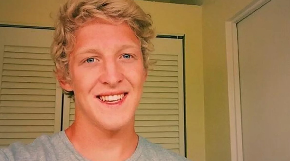 Tfue Menang Main Fortnite di Pesawat Pakai Internet Starlink