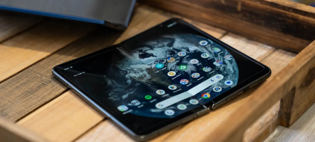 Samsung Wide Fold, HP Lipat Lebih Lebar yang Siap Tantang iPhone Foldable?