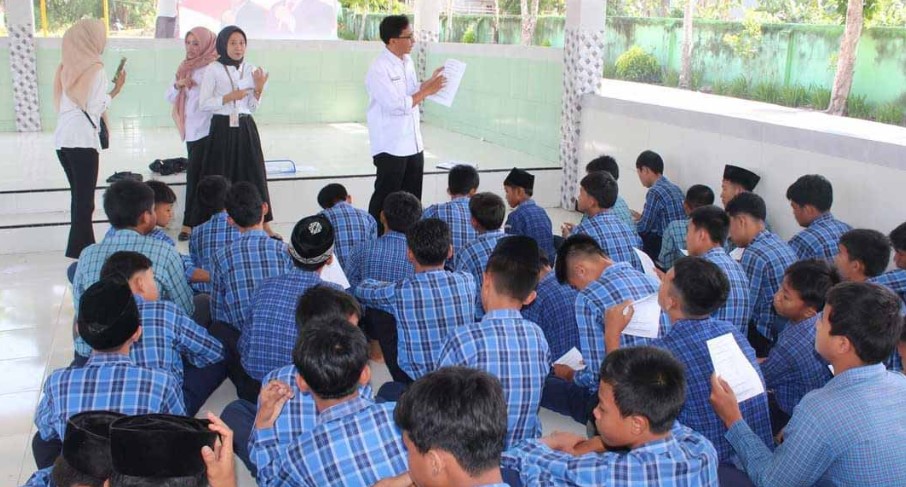 Lakukan Sosialisasi Bahaya Merokok di Sekolah