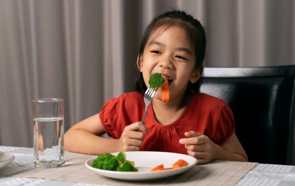 Anak Makan Lahap Tapi Berat Badan Tak Naik? Ini Penyebabnya!