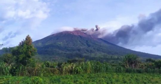 Erupsi Gunung Kerinci Lontarkan Abu Setinggi 900 M, Tertinggi Sepanjang Erupsi