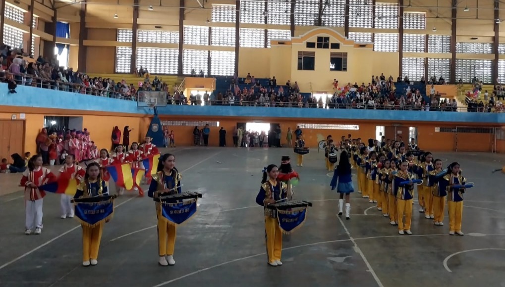 GOR Baturaja Dipenuhi Pelajar SD Ajang Lomba Marchingband, Ini Pesan Kadisdik OKU 