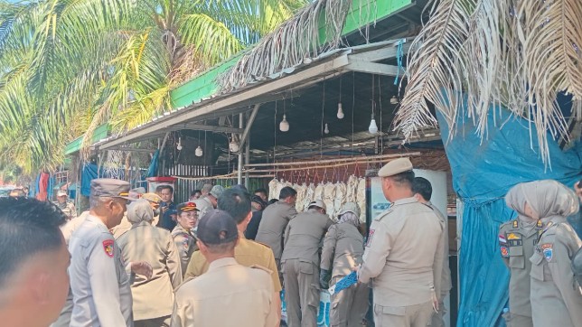 PKL di Trotoar dan Badan Jalan Gumawang Ditertibkan Sat Pol PP OKU Timur