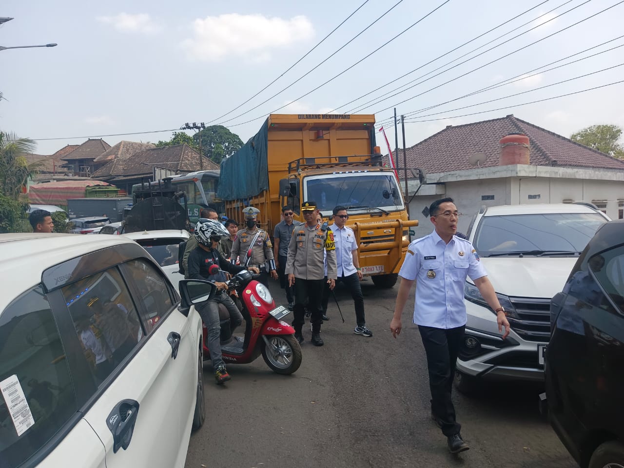 Batubara Tumpah Ruah Penuhi Jalan Akibatkan Jalur Lahat ke Muara Enim Macet Total