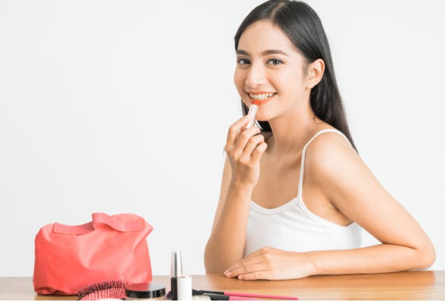 5 Jenis Pewarna Bibir Selain Lipstik yang Wajib Kamu Coba!
