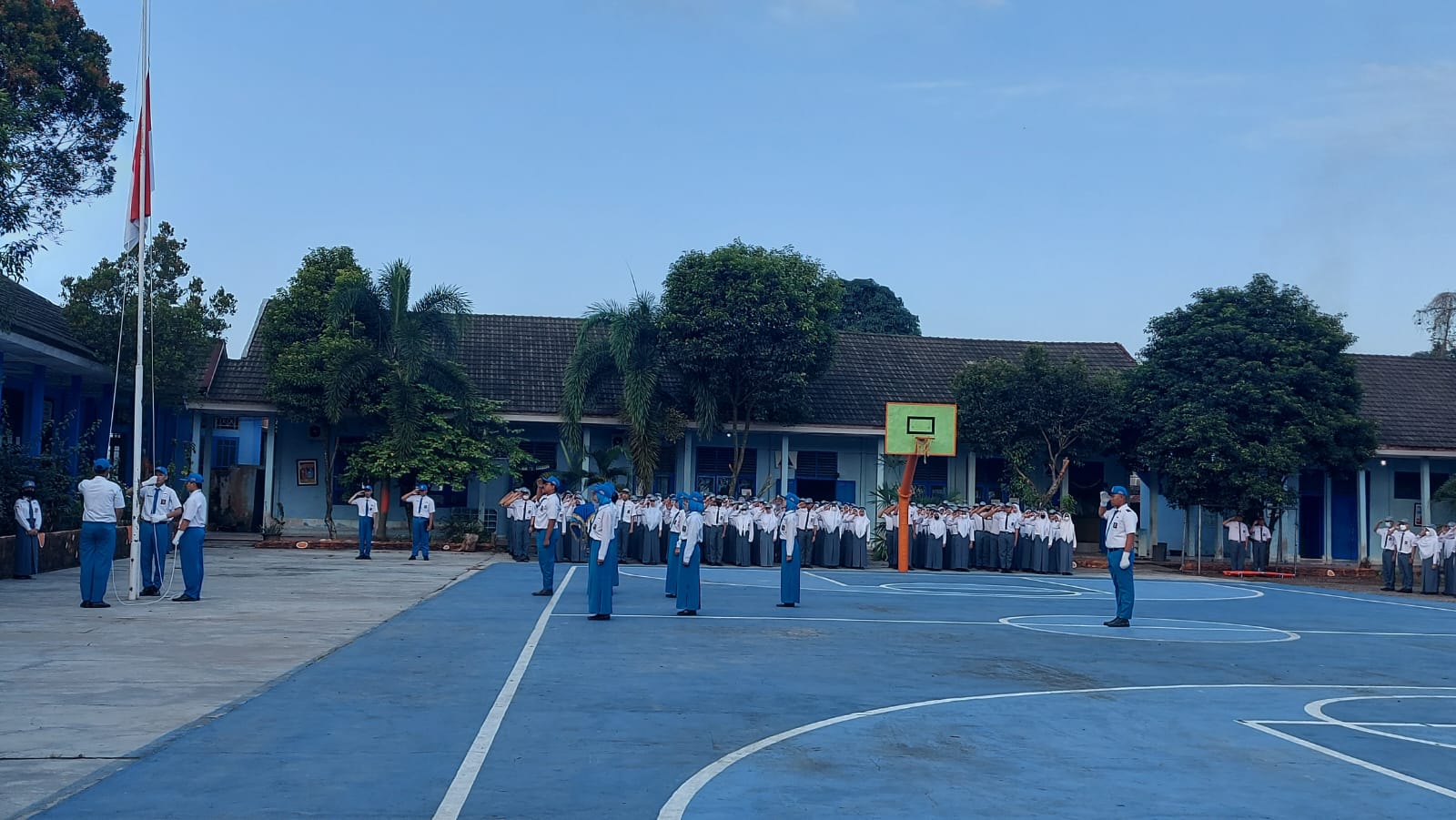 Siswa SMA Negeri 4 OKU Semangat Mengikuti Upacara Bendera
