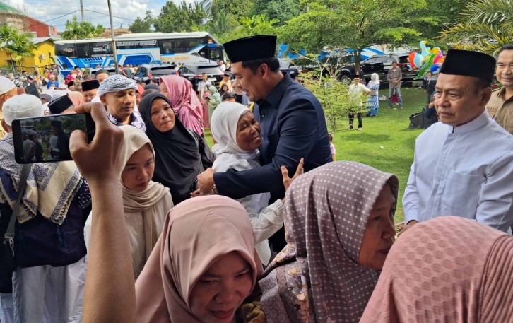 100 Jamaah Haji OKU Selatan Tiba, Disambut Langsung oleh Bupati Abusama