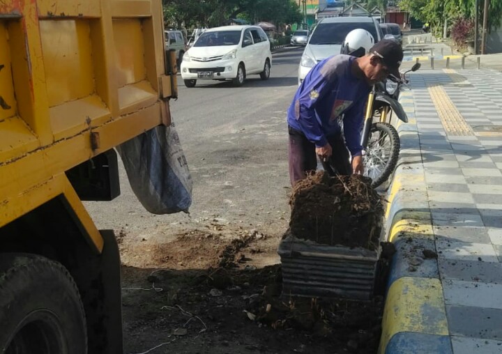 Alhamdulillah,  Pot Bunga Sudah  Diangkut 