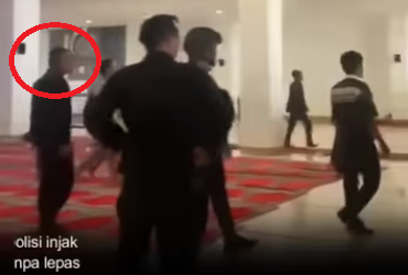 Gaduh, sejumlah anggota Polisi injak-injak tempat ibadah di Masjid Raya Sumbar