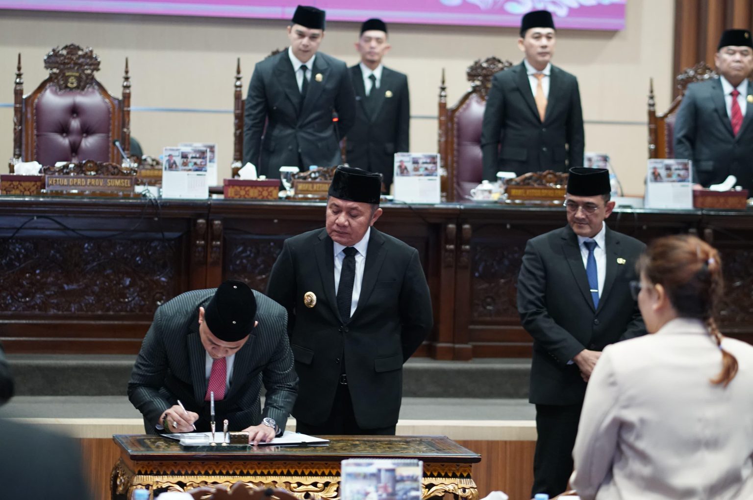 Dipimpin Andie Dinialdie, Rapat Paripurna DPRD Sumsel Resmi Sahkan Perubahan APBD Rp11 Triliun
