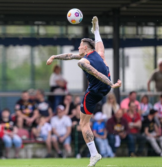 Manchester United Resmi Tawar Benjamin Sesko Rp1,4 Triliun