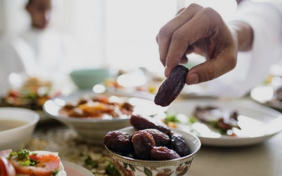 Panduan Menu Berbuka Seimbang agar Energi Pulih Tanpa Membebani Pencernaan