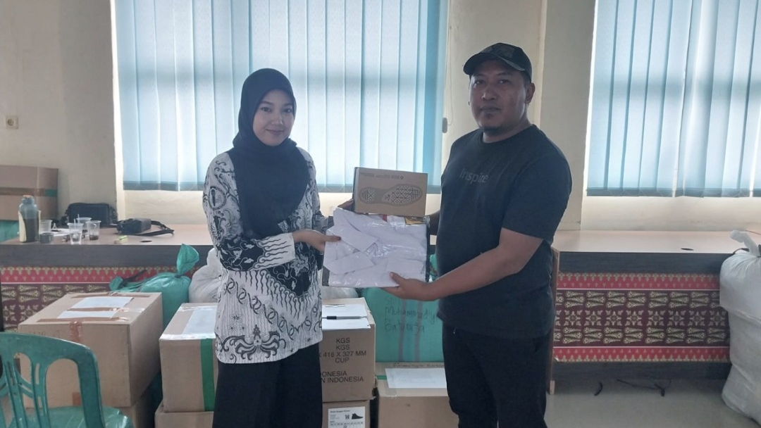 20 SMP Swasta di OKU Terima Seragam Gratis