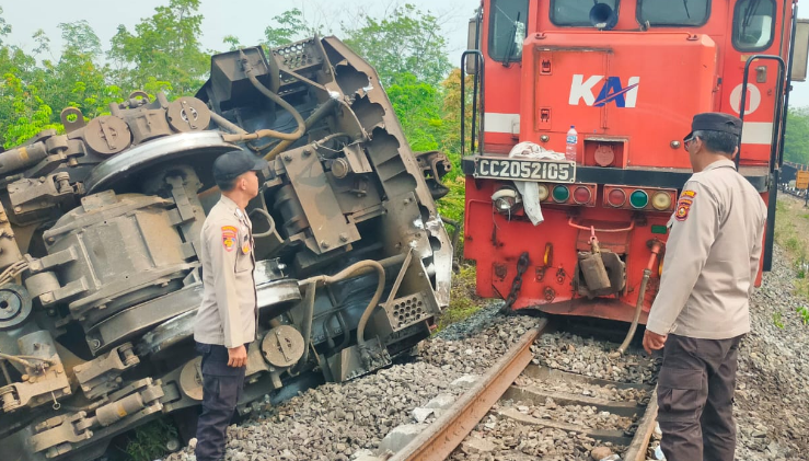 Tabrakan Dua Kereta Api Babaranjang di OKU, 4 Orang Terluka 15 Gerbong Terguling 