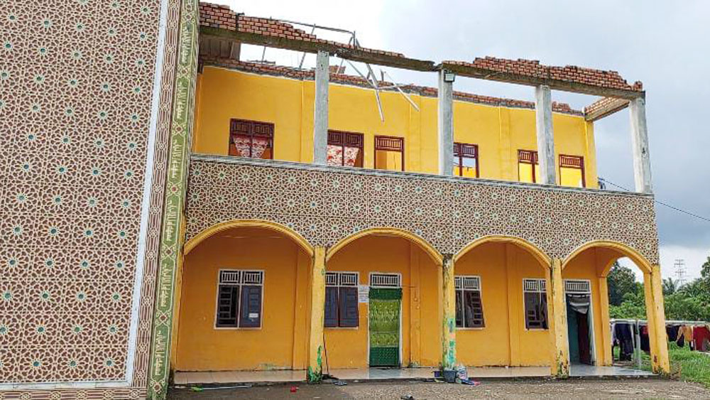 Atap Ponpes Rusak Diterpa Angin
