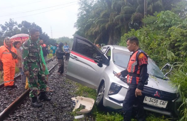 Xpander Tertabrak Kereta Api di OKU Satu Tewas, Dua Luka Berat! Termasuk Bayi 8 Bulan