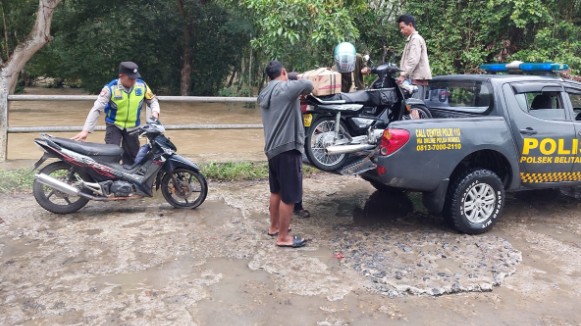 Turunkan Personel Bantu Warga Kebanjiran