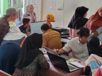 SMAN 1 OKU Diserbu Pendaftar, Input Data Salah, Sinyal Lemah Jadi Kendala