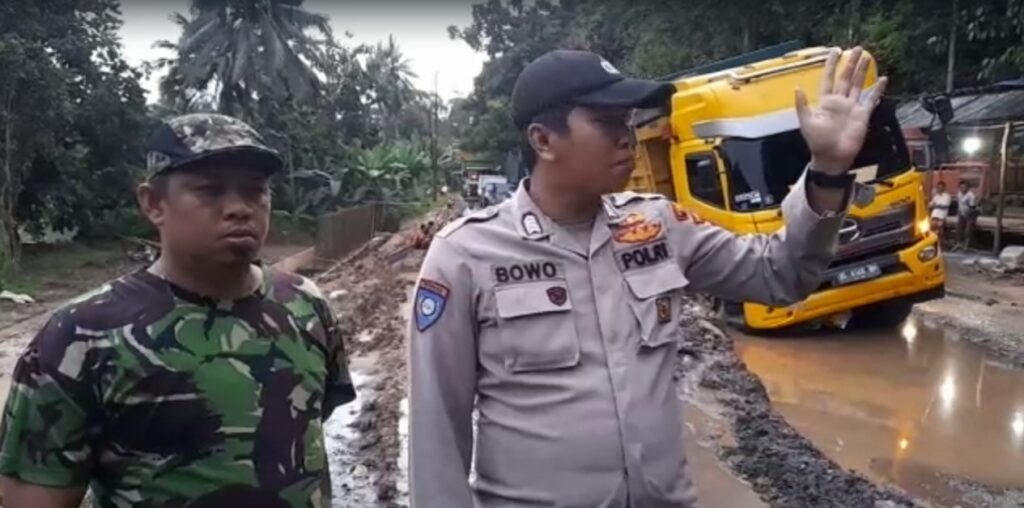 Lagi, Kendaraan Pengangkut Batubara Terperosok di Semidang Aji, OKU