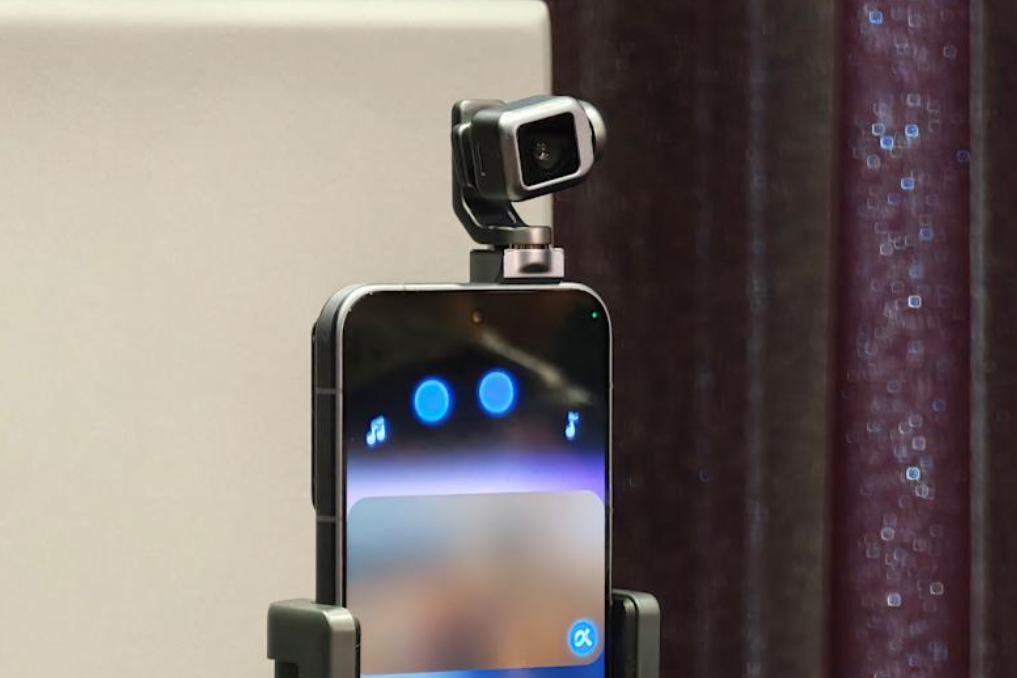 Honor Robot Phone Smartphone Kamera Gimbal Robotik yang Bisa Mengangguk dan Menari