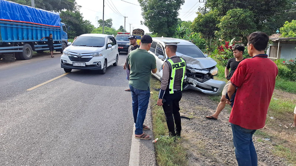Sopir Ngantuk, Dua Mobil Terlibat Kecelaakaan