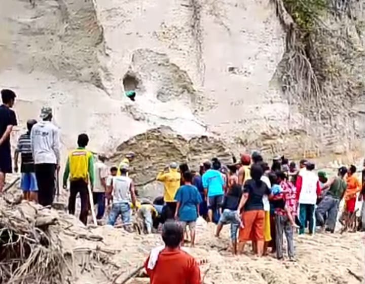 Dua Bocah di OKU Timur Tewas Tertimbun Longsor Saat Bermain di Tebing 