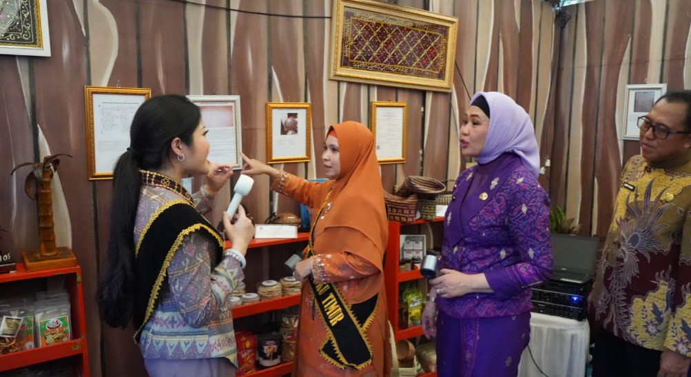 Tampilkan Kerajinan dan Kuliner Khas, OKU Timur Curi Perhatian Pengunjung