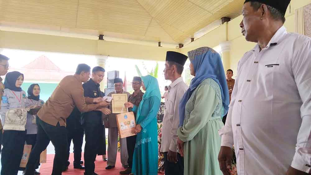 100 Pasangan di Ogan Ilir  Raih Buku Nikah