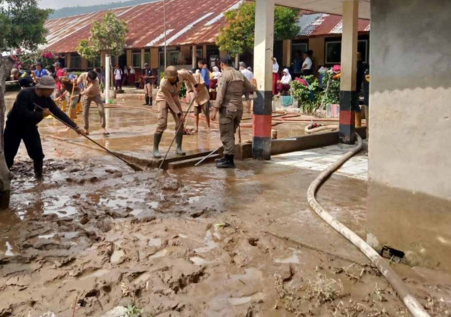 Sungai Warkuk Meluap, Dua Desa Terendam