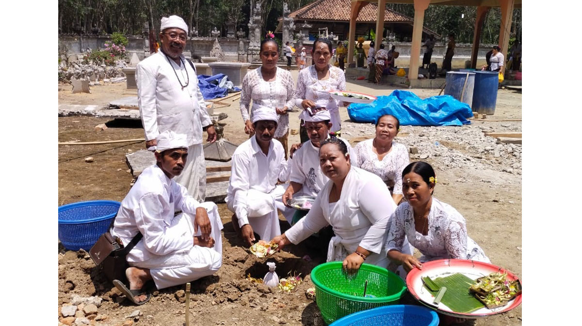 Warga Gotong Royong Pugar 4 Pura