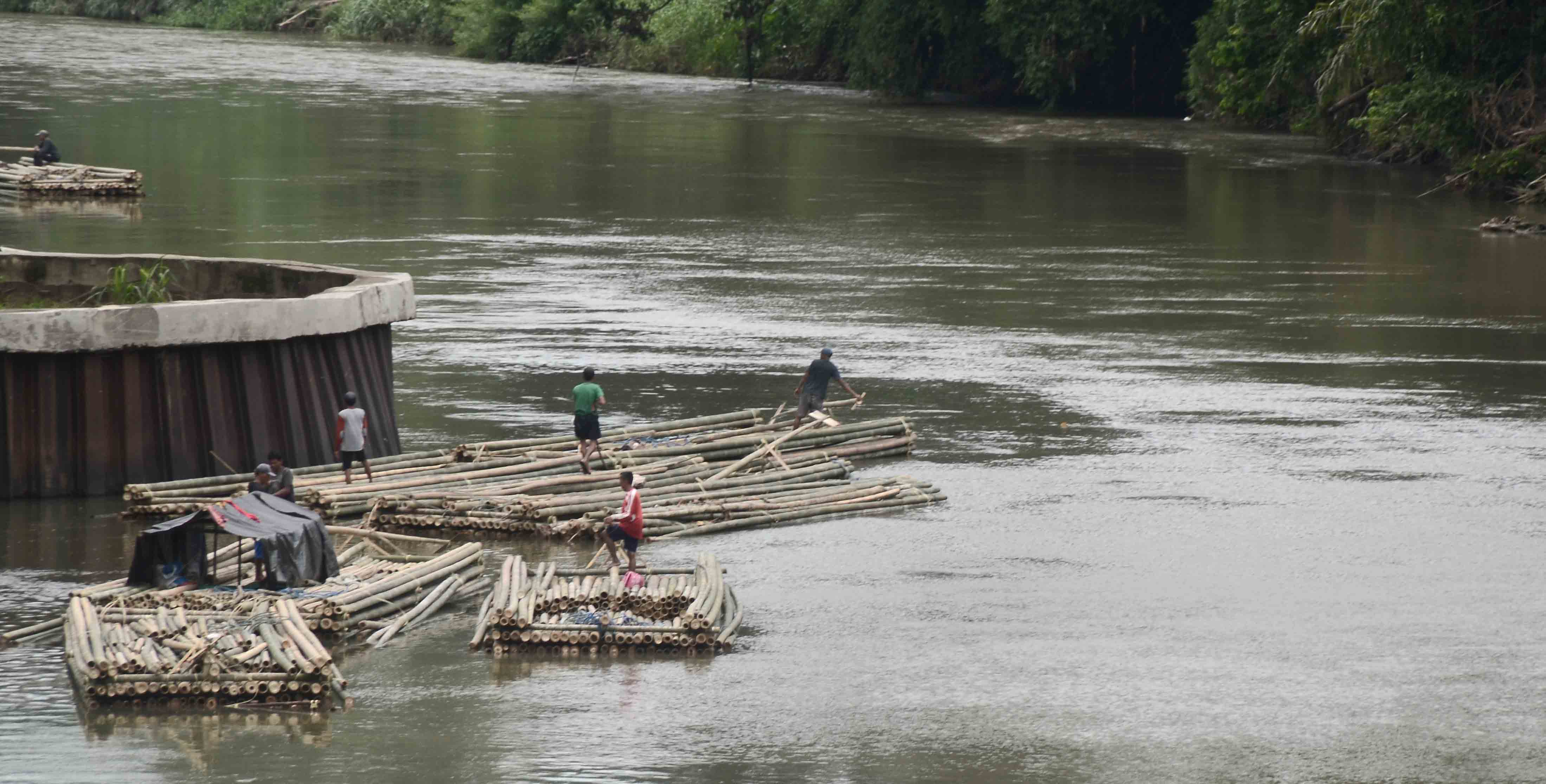 Mempertahankan Tradisi OKU, Kirim Barang Via Sungai Ogan