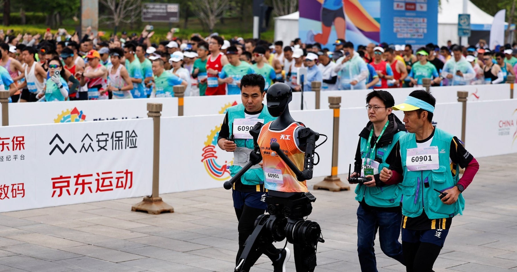 China Siap Gelar Kompetisi Robot Humanoid Pertama