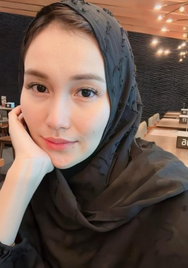 Ayu Ting Ting Siap Biayai 16 Orang untuk Umrah