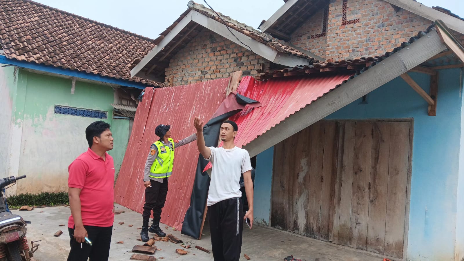 Angin Puting Beliung Terjang OKU, Puluhan Rumah Rusak