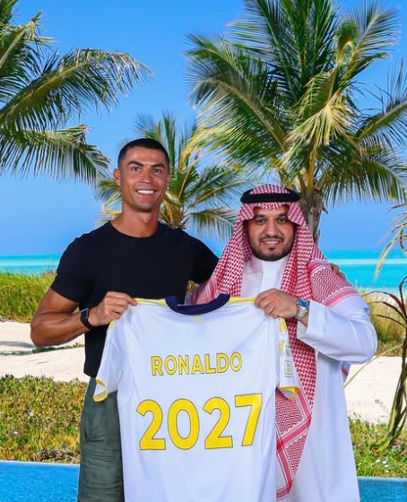 Ronaldo Teken Kontrak Baru, Gaji 1 Jam Cukup Membeli Mobil Kijang Innova