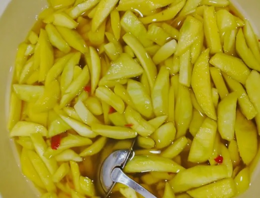 Resep Manisan Mangga Segar, Perpaduan Rasa Asam dan Manis yang Menggoda