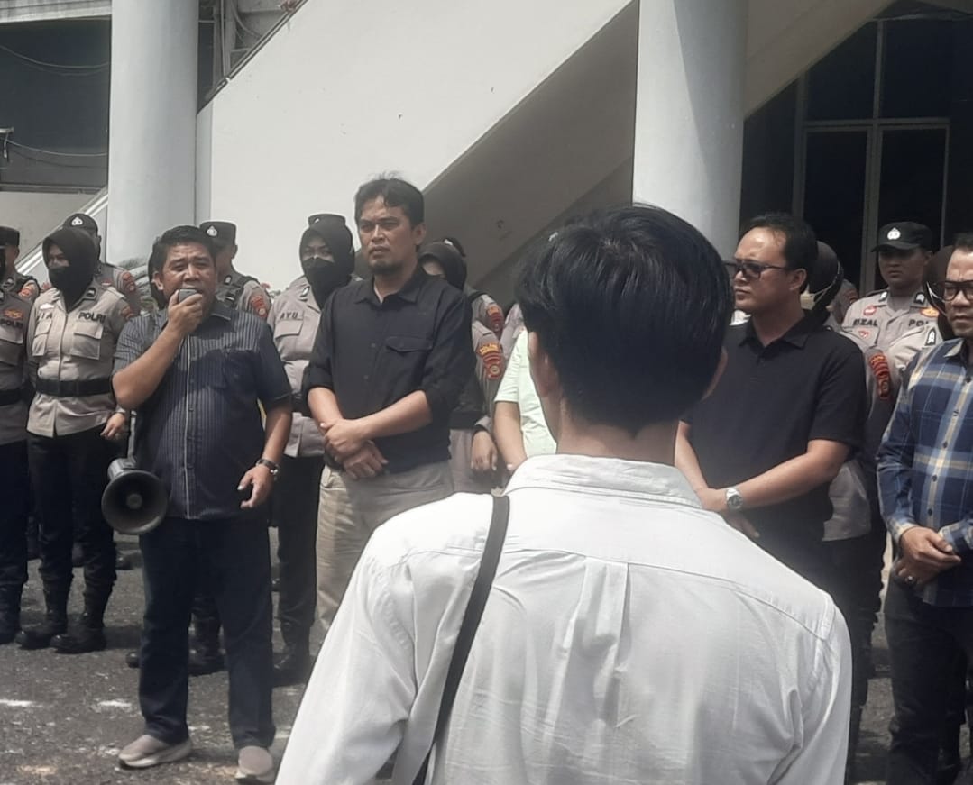 Awal Pajri Anggota DPRD OKU  Meminta Maaf  Atas aksi spontanitasnya