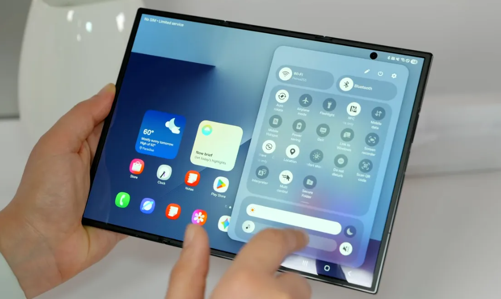 HP Lipat Tiga Pertama Samsung, Galaxy Z TriFold Disebut Best Android Flagship CES 2026