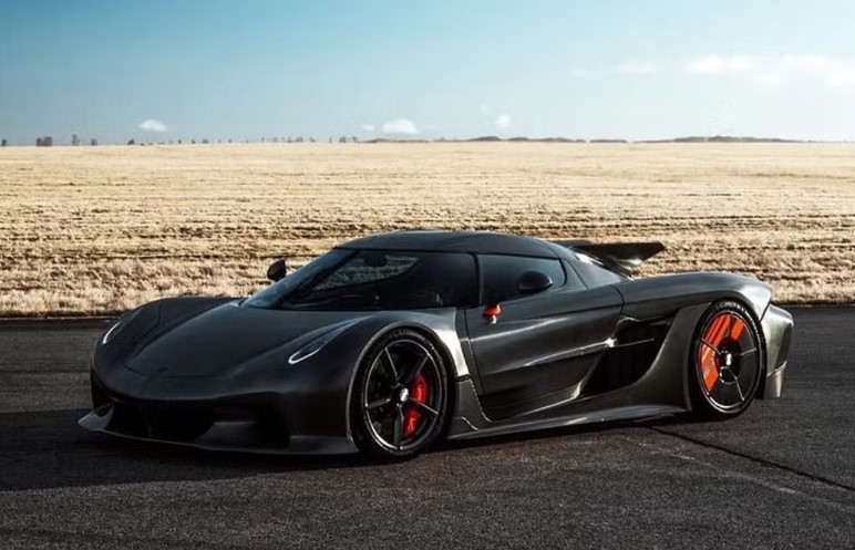 5 Mobil Tercepat di Dunia 2025, Siapa yang Berani Tembus 500 km/jam? 