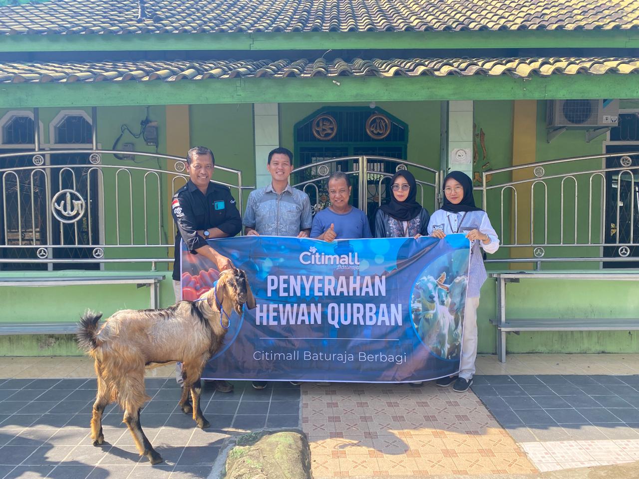 Rayakan Idul Adha, Citimall Baturaja Salurkan Hewan Qurban untuk Warga Sekitar
