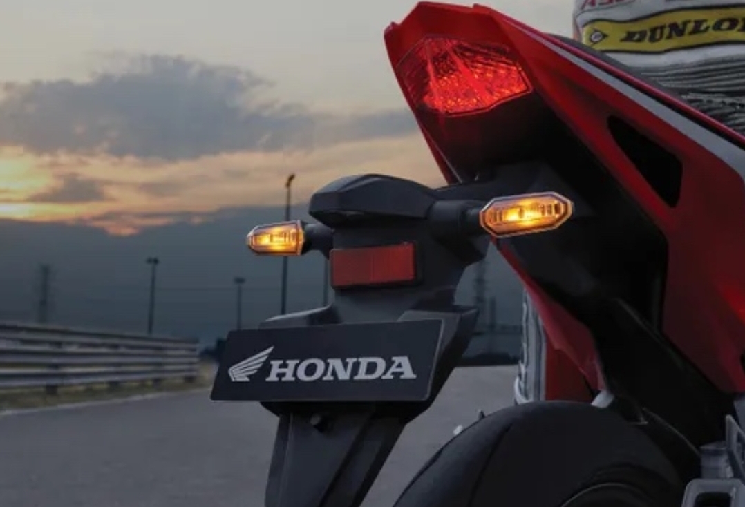 Wajib Tahu, Inilah Cara Kerja Emergency Stop Signal yang Ada di Moto Honda Jenis Ini