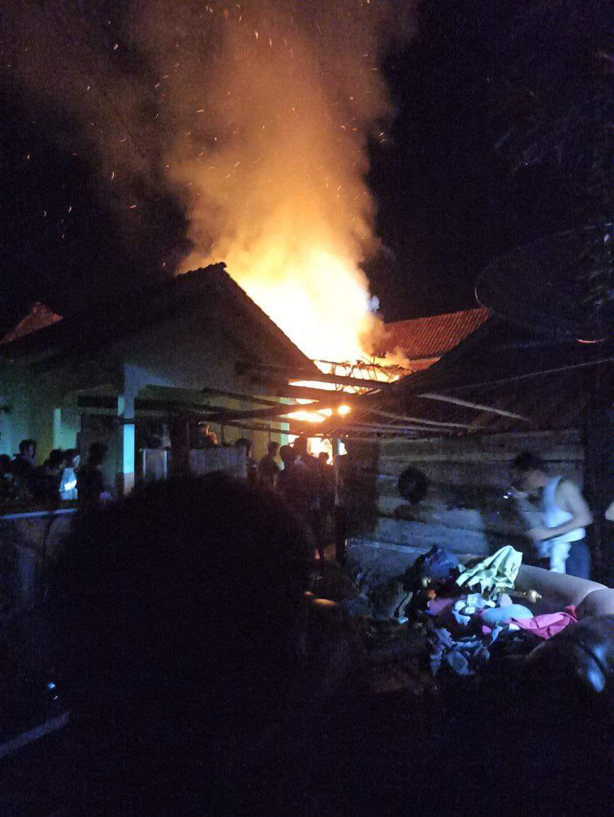Rumah panggung di Desa Sundan, Kecamatan Lengkiti habis terbakar